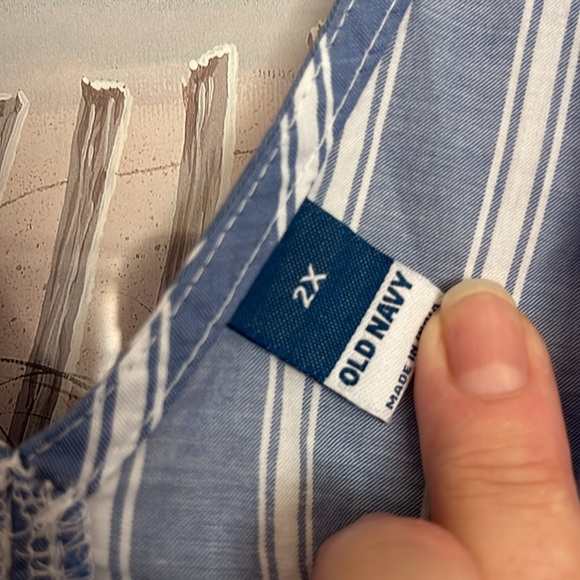 Old Navy deep V cotton /chambray top - Picture 4 of 6